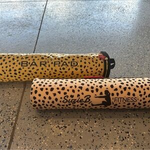 Suzieb fitness barbell pad 
Only cheetah available